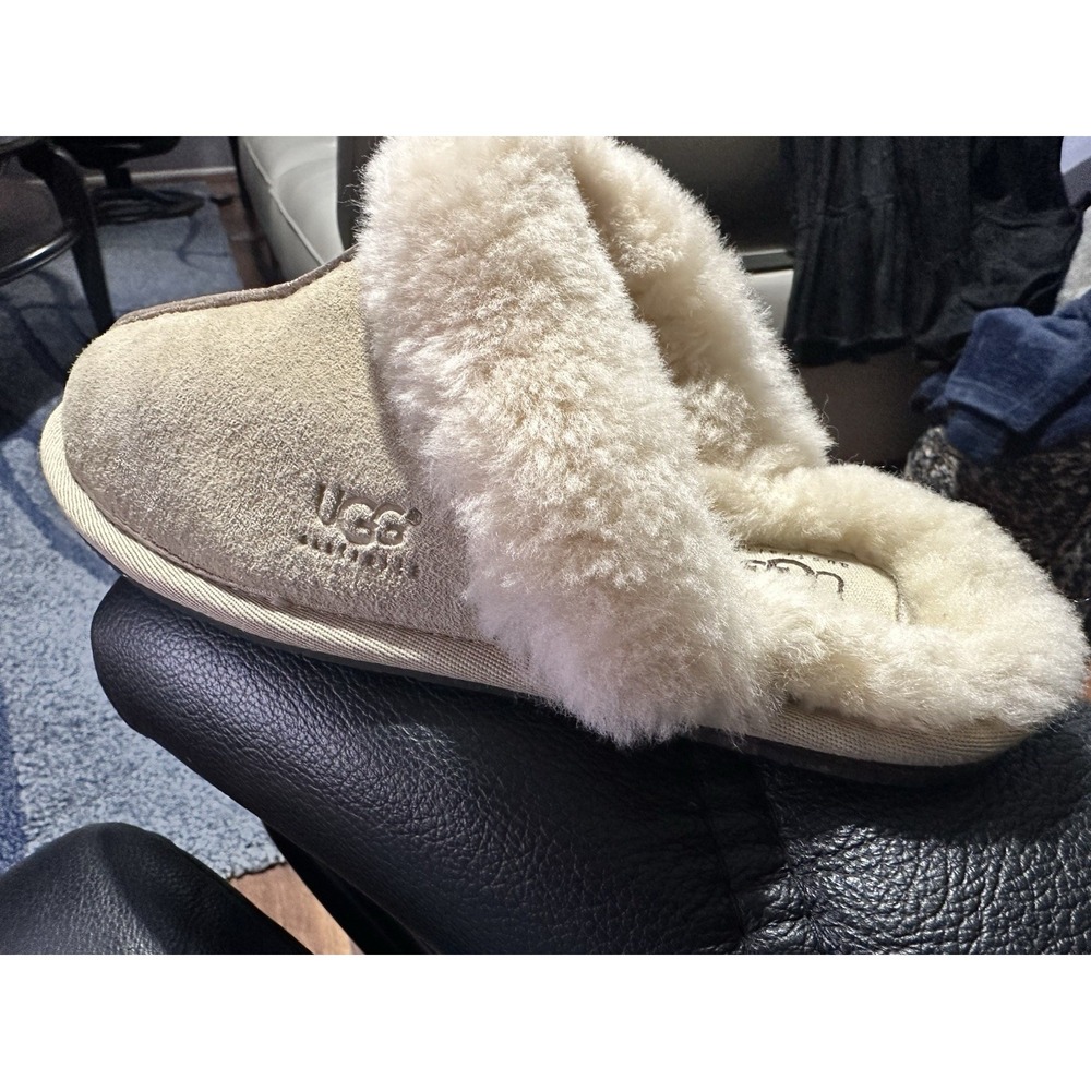 UGG Women's Scuffette II  Slipper Sand ‎ Color  NWOB Size 7